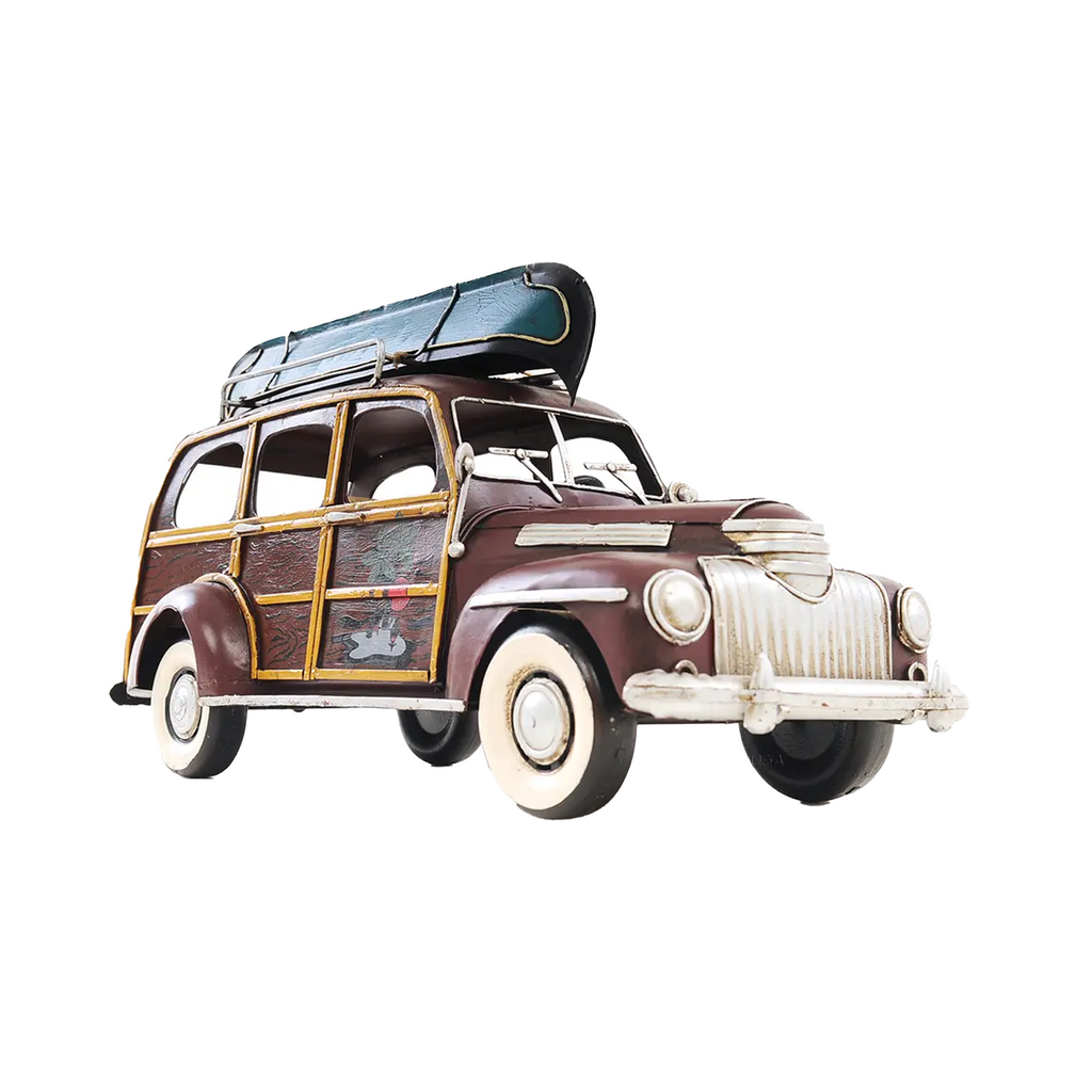 1947 Chevrolet Suburban W/Canoe 1:14