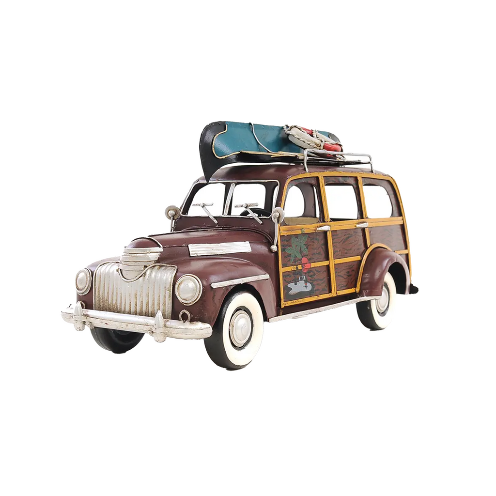 1947 Chevrolet Suburban W/Canoe 1:14