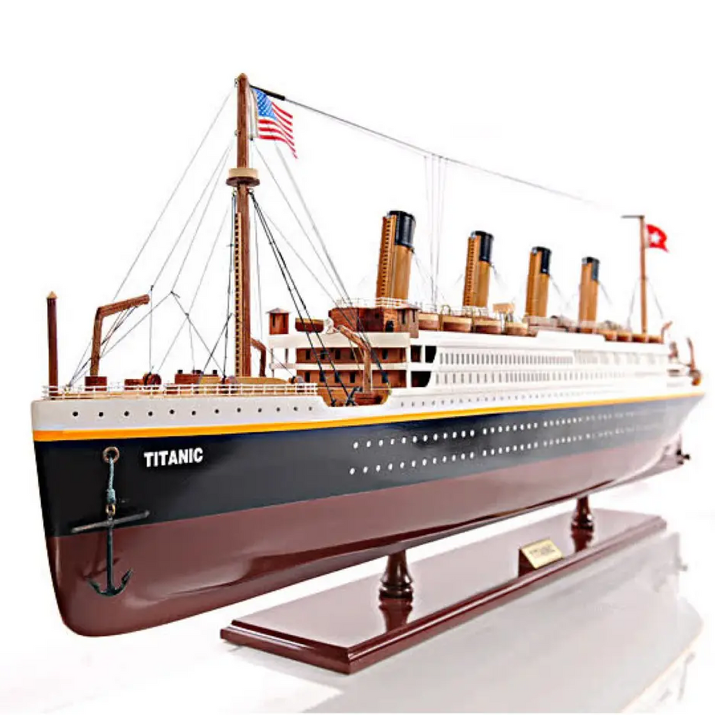 RMS Titanic Midsize with Display Case