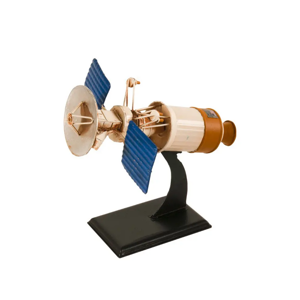 Magellan Spacecraft Model Magellan Spacecraft Model