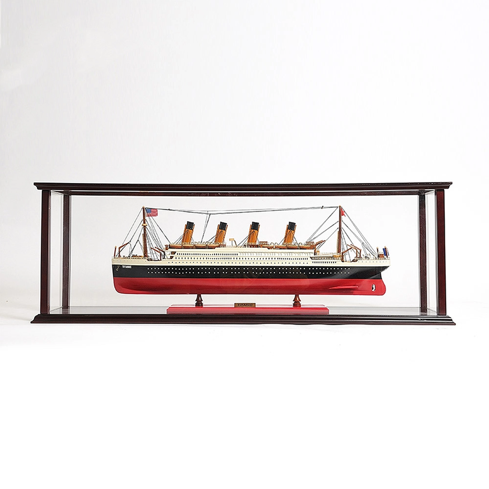 Display Case for Cruise Liner Mid
