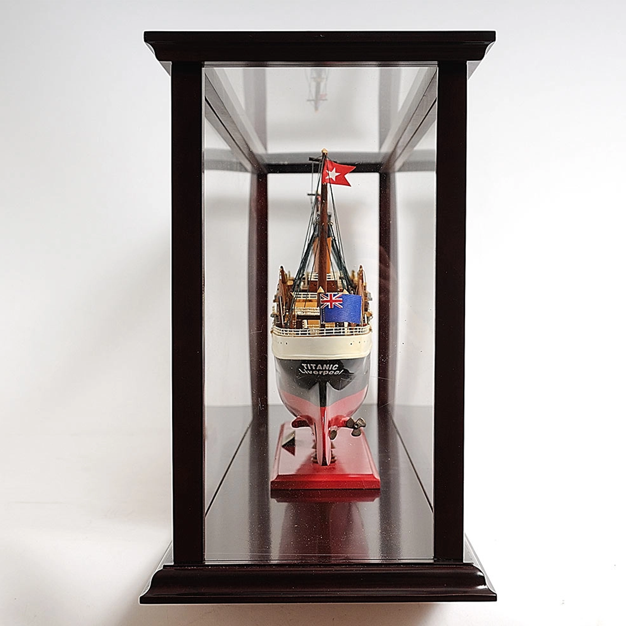 Display Case for Cruise Liner Mid