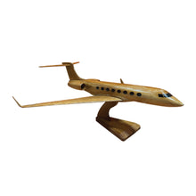 Load image into Gallery viewer, Gulfstream 550 Mahogany Wood Desktop Airplanes Model