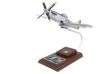 Load image into Gallery viewer, P-51D Mustang Scatt VII Model with Real Plane Relic Model Custom Made for you