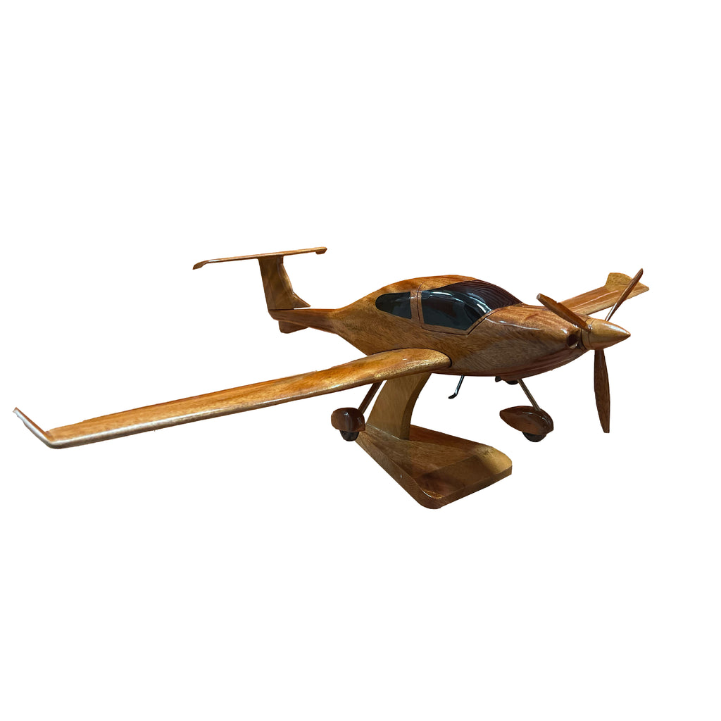 DA40 Diamond Mahogany Wood Desktop Aircraft Model.