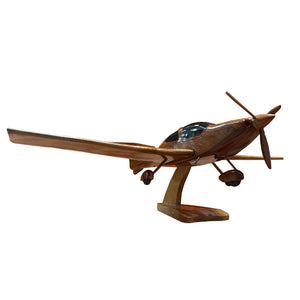 DA40 Diamond Mahogany Wood Desktop Aircraft Model.