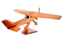 Load image into Gallery viewer, CESSNA 172