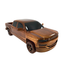 Load image into Gallery viewer, 2018 Chevrolet   Pickup