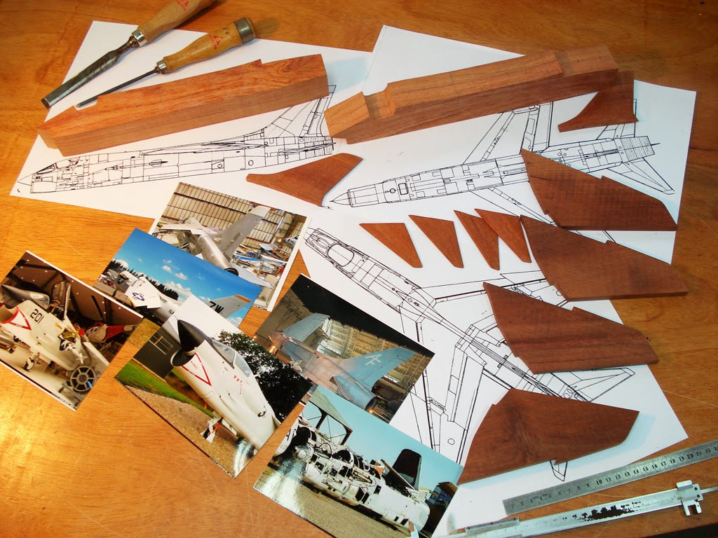 G280 Mahogany Wood Desktop Airplane Model