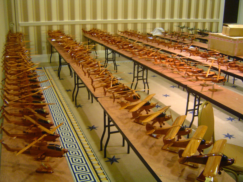 G280 Mahogany Wood Desktop Airplane Model