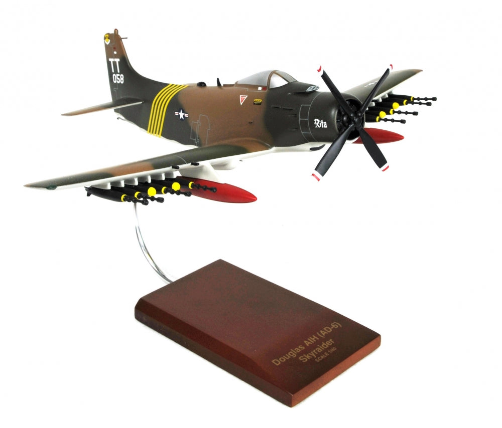 Douglas A1H Skyraider USAF Model Scale:1/40