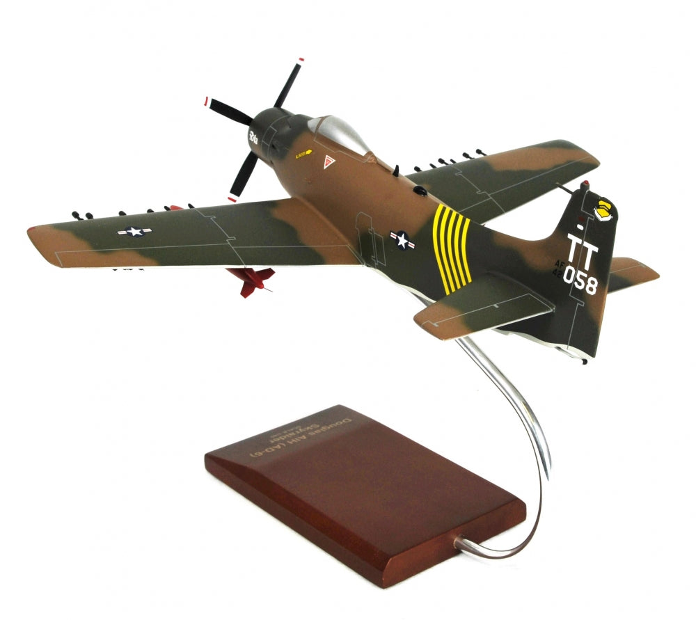 Douglas A1H Skyraider USAF Model Scale:1/40