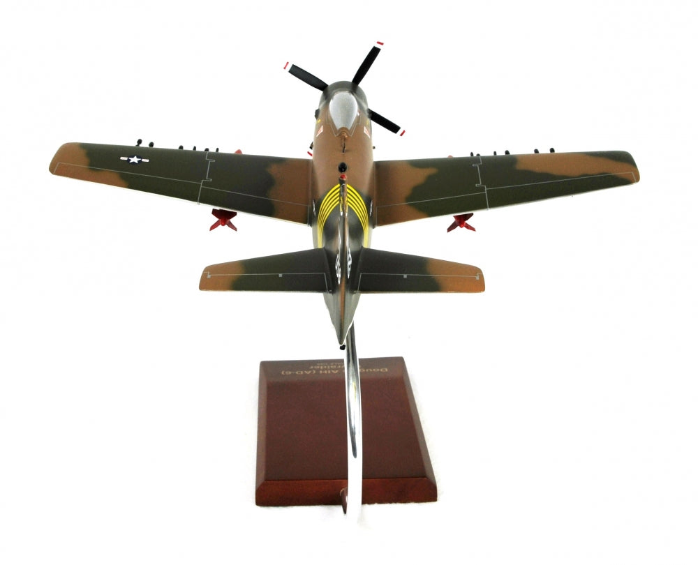 Douglas A1H Skyraider USAF Model Scale:1/40