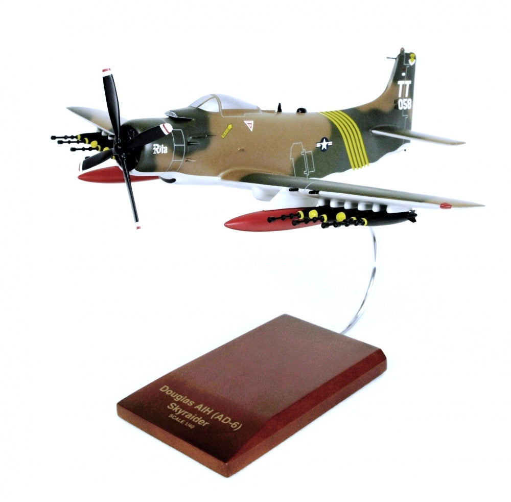 Douglas A1H Skyraider USAF Model Scale:1/40