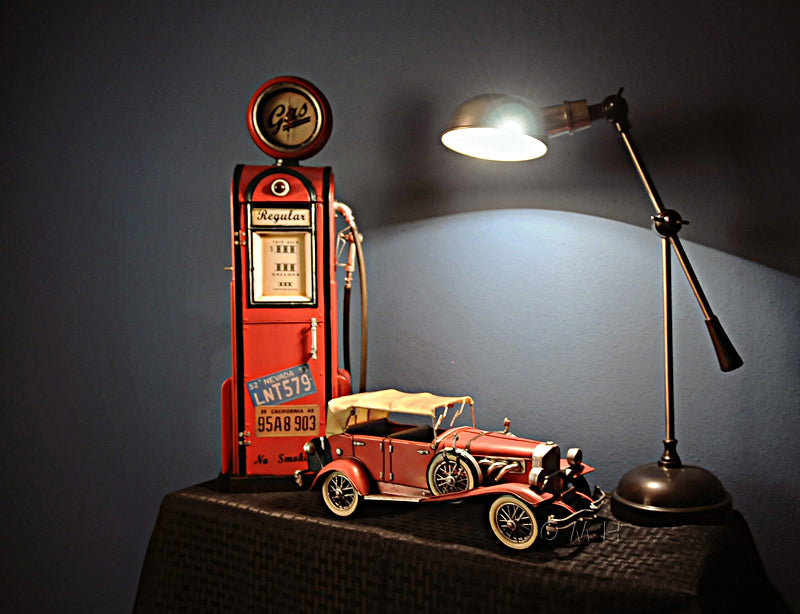 Gas Pump W/Clock 1:4