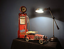 Load image into Gallery viewer, Gas Pump W/Clock 1:4