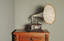 Load image into Gallery viewer, 1911 HMV Gramophone Monarch Model V