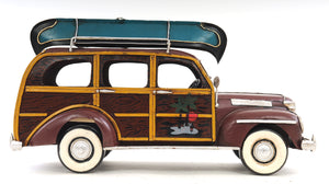 1947 Chevrolet Suburban W/Canoe 1:14