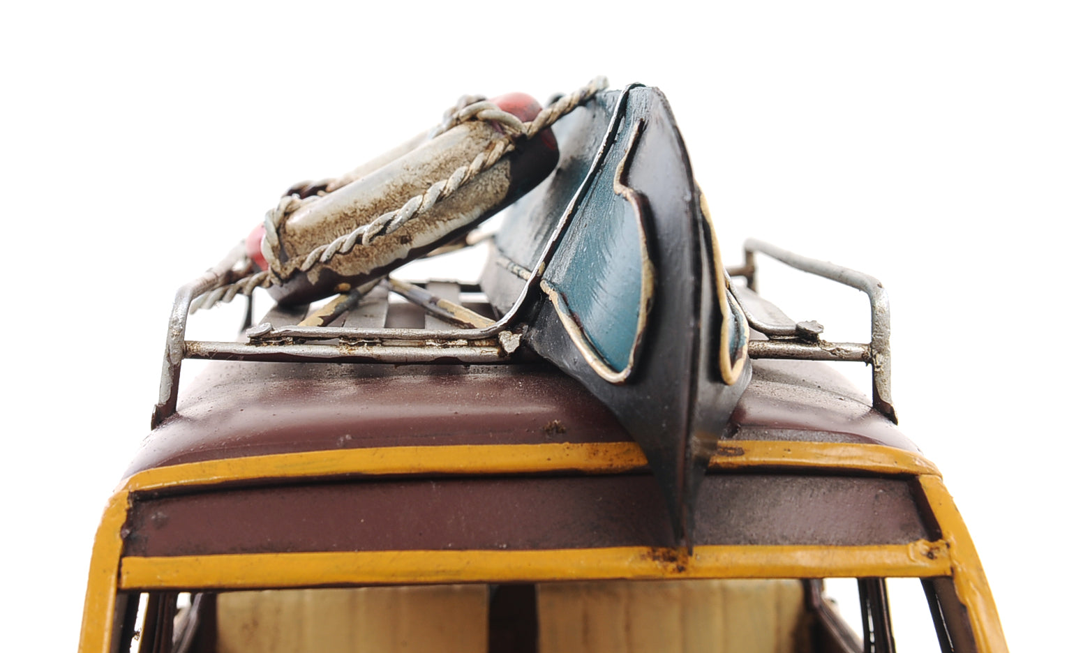 1947 Chevrolet Suburban W/Canoe 1:14