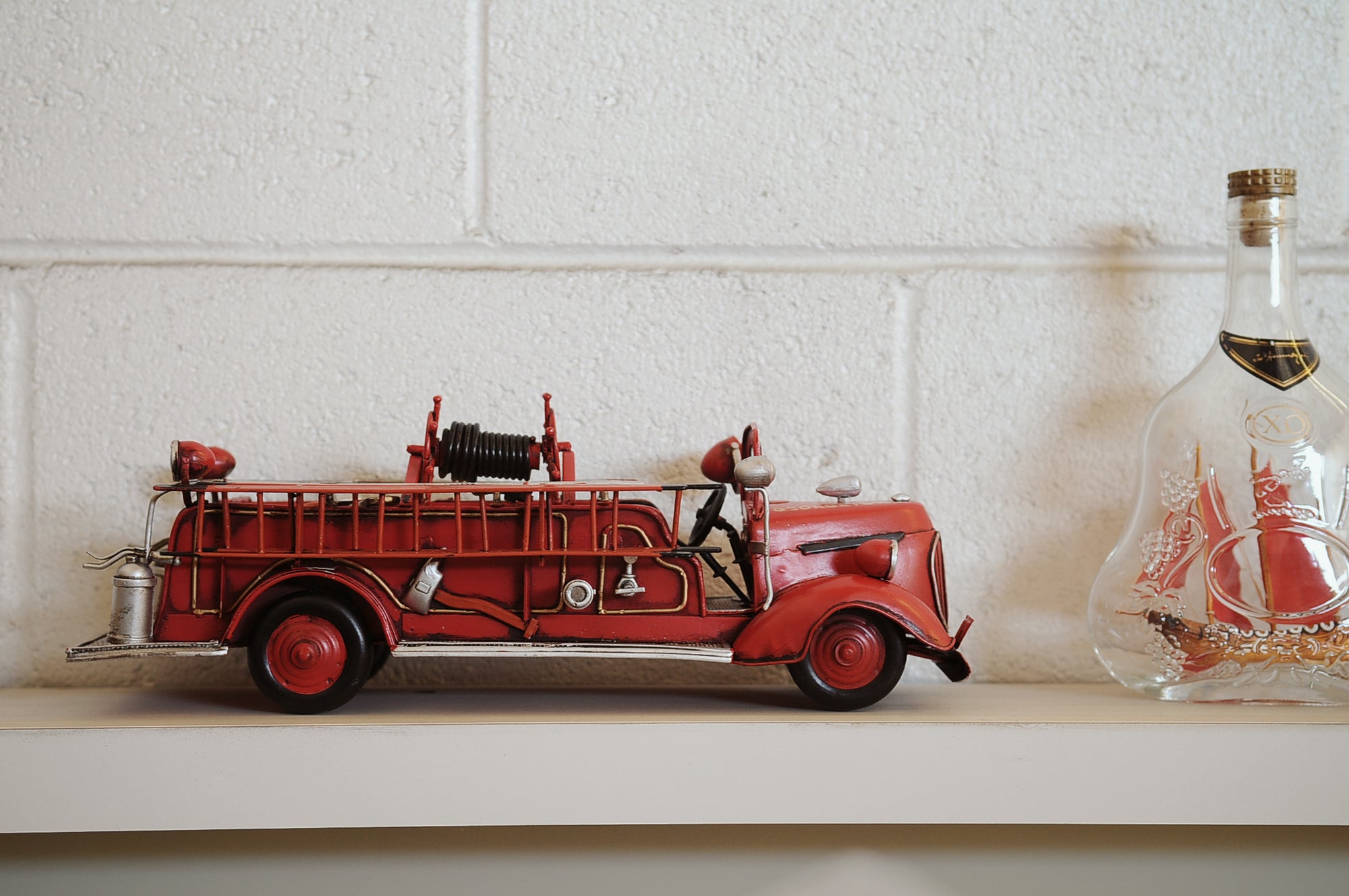 1938 Red Fire Engine Ford 1:40