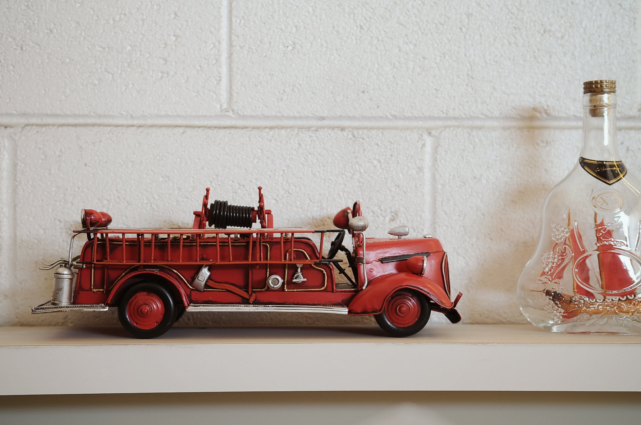 1938 Red Fire Engine Ford 1:40