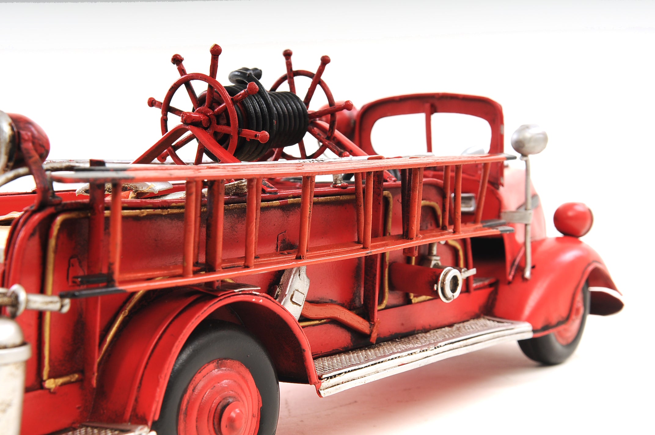 1938 Red Fire Engine Ford 1:40