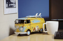 Load image into Gallery viewer, 1967 Volkswagen Deluxe Bus 1:18