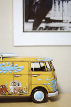 Load image into Gallery viewer, 1967 Volkswagen Deluxe Bus 1:18