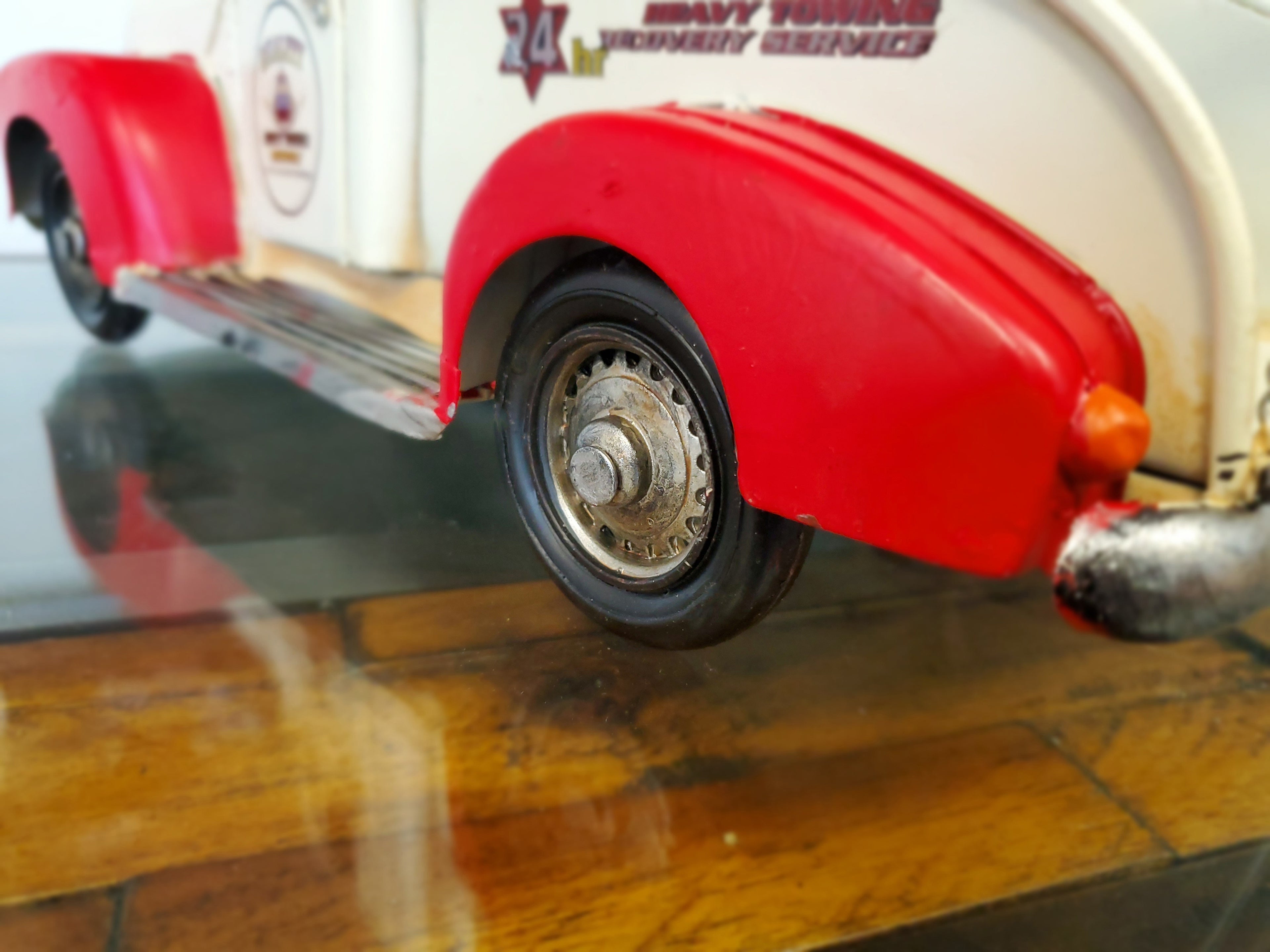 Metal Handmade Classic Chevrolet Tow Truck