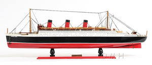 Queen Mary Midsize with Display Case
