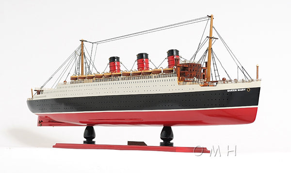 Queen Mary Midsize with Display Case