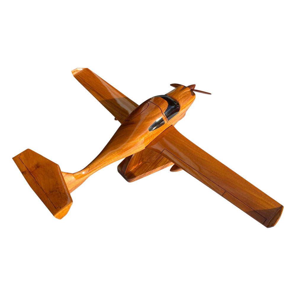 DA40 Diamond Mahogany Wood Desktop Aircraft Model.