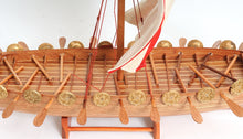 Load image into Gallery viewer, Drakkar Viking Model Ship
