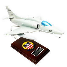 Load image into Gallery viewer, Douglas A-4F Skyhawk USMC Model Scale:1/32