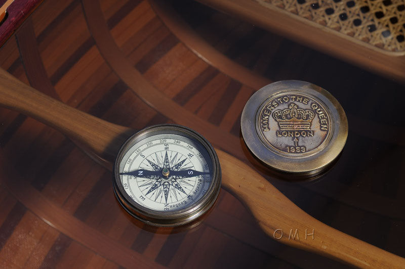 Makers to the Queen Compass w leather case