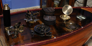 Makers to the Queen Compass w leather case