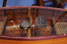 Load image into Gallery viewer, Makers to the Queen Compass w leather case