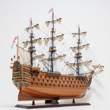 Load image into Gallery viewer, HMS Victory Midsize With Display Case