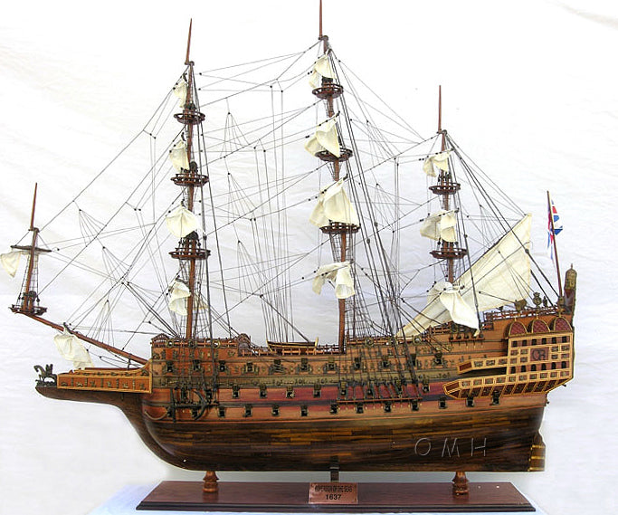 HMS Sovereign of The Seas XL With Display Case No Glass