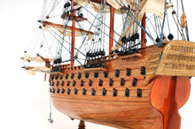 Load image into Gallery viewer, HMS Victory Small with Display Case