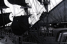 Load image into Gallery viewer, Black Pearl Pirate Ship Midsize With Display Case Front Open
