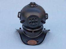 Load image into Gallery viewer, Black Iron Decorative Divers Helmet 8&quot;