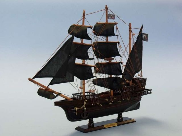 Wooden Blackbeard's Queen Anne's Revenge Model Pirate Ship 20""