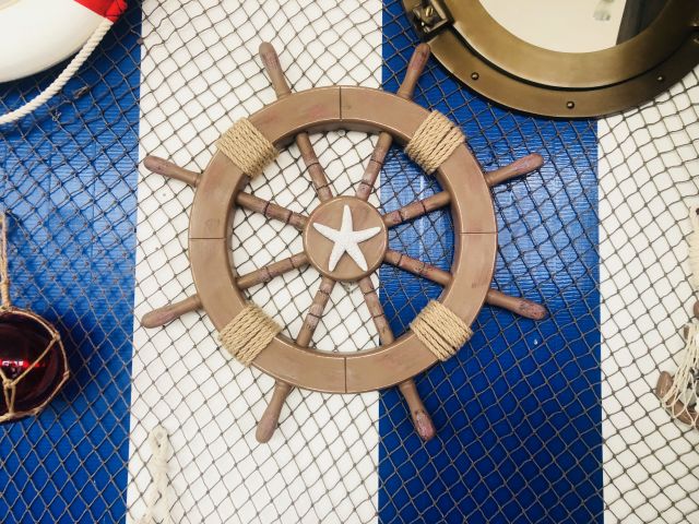 Rustic Wood Finish Decorative Ship Wheel with Starfish 18